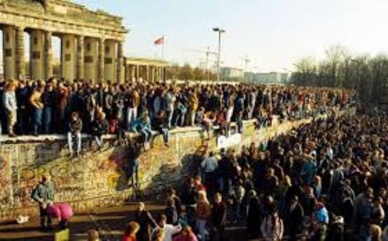 1989 Cae el Muro de Berlín