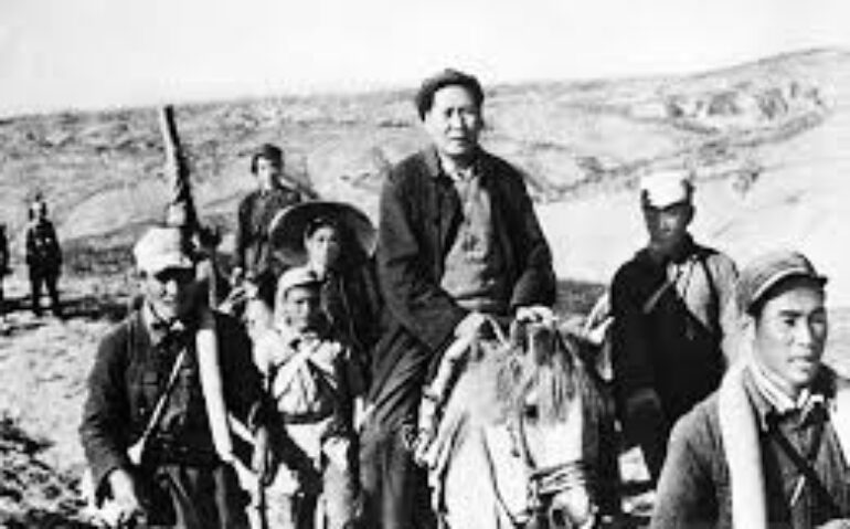 La Larga Marcha 1934-1935 - Mao a caballo